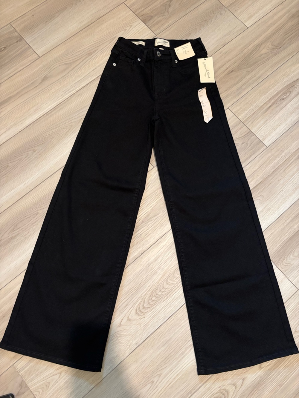 Universal Thread Women's High-Rise Wide Leg Jeans - Black